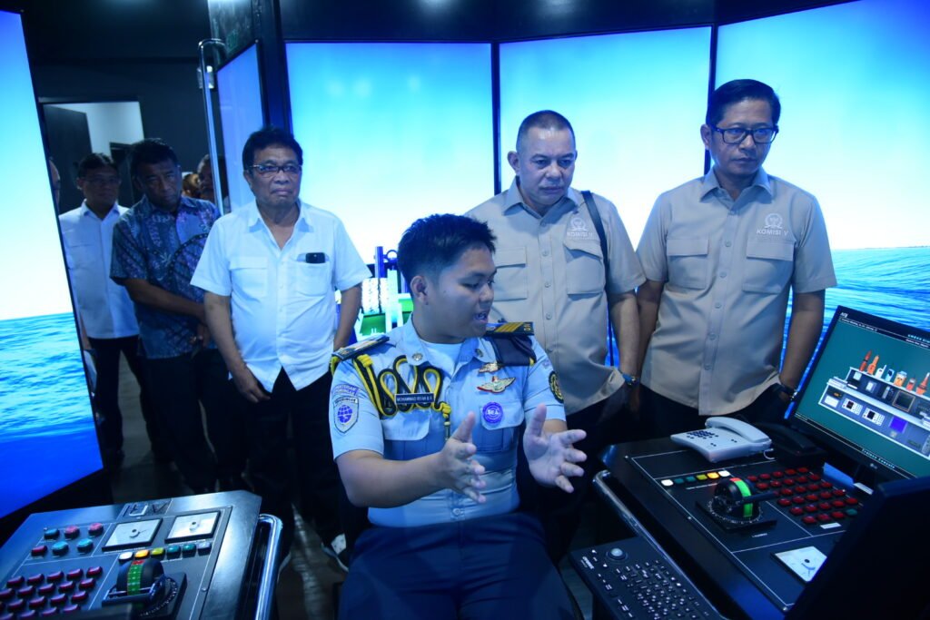 Tinjau Sekolah Kedinasan PIP Semarang, Komisi V Harapkan Lulusan Terserap Dunia Kerja