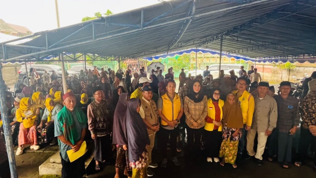 Salurkan BSPS, Sari Yuliati Tekankan Kepedulian Sosial